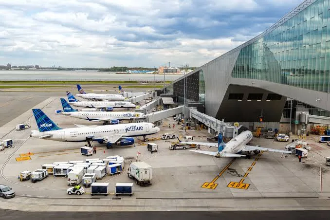 LaGuardia Airport terminal for SoHo transfers
